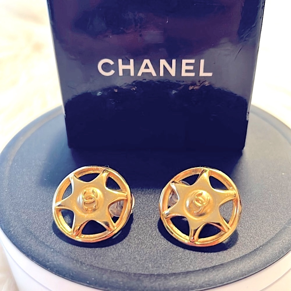🔥CHANEL🔥24K Gold Plated Vintage Clip On Earrings🔥 - Picture 8 of 10
